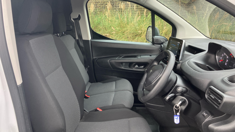 Peugeot Partner Standard Diesel 1000 1.5 BlueHDi 100 Professional Premium + Van